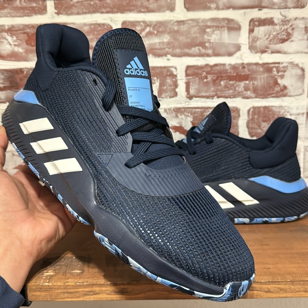 Adidas Pro Bounce Low Basketball’s Shoes Men’s Sz 15